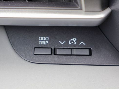 Used 2024 Toyota Highlander XLE image 22