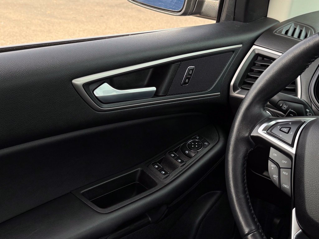 Used 2023 Ford Edge SEL AWD/4WD image 10