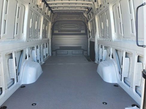 Used 2025 Mercedes-Benz Sprinter 2500 image 7