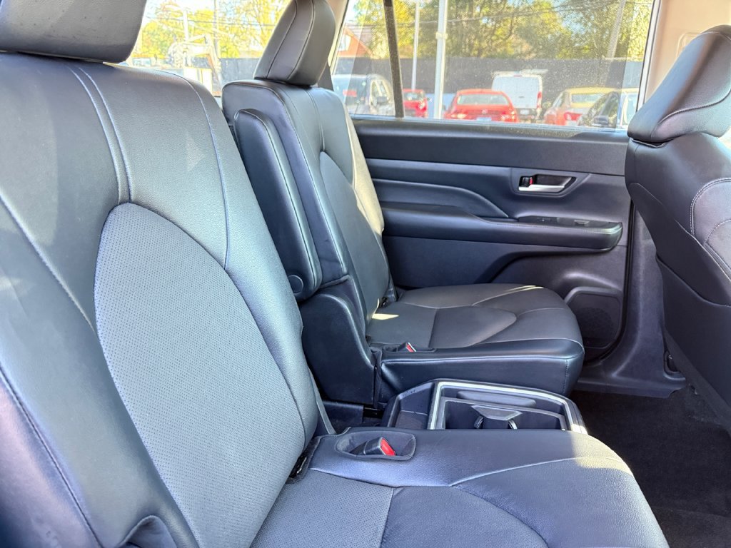 Used 2025 Toyota Grand Highlander AWD image 24