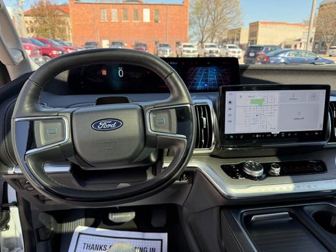 Used 2025 Ford Expedition Max Platinum image 11