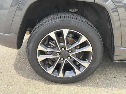 Used 2023 Jeep Grand Cherokee Overland AWD/4WD image 17