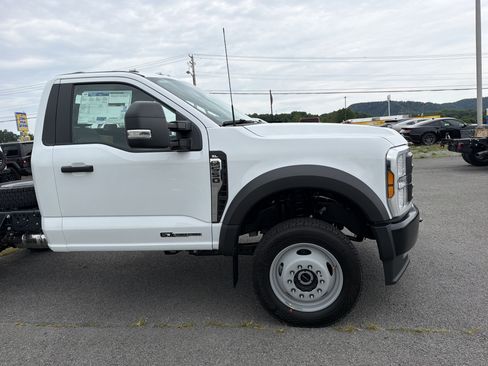 New 2026 Ford F550 4x4 Regular Cab Super Duty image 2