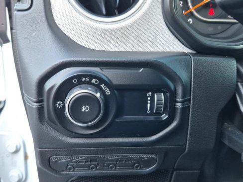 Used 2024 Jeep Wrangler Unlimited Sahara AWD/4WD image 23