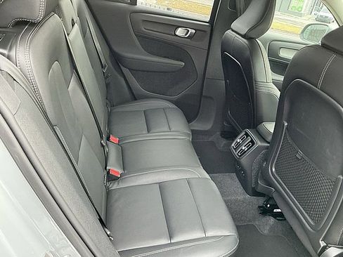 Certified 2025 Volvo XC40 B5 Core image 19