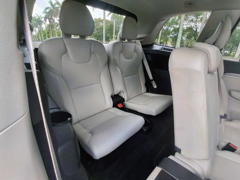 Used 2021 Volvo XC90 T5 Momentum w/ Protection Package Premier FWD image 17