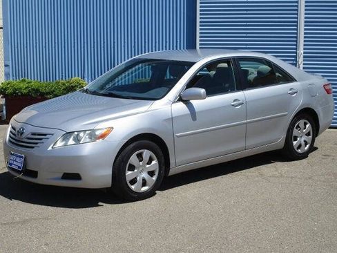 Used 2007 Toyota Camry LE FWD image 2