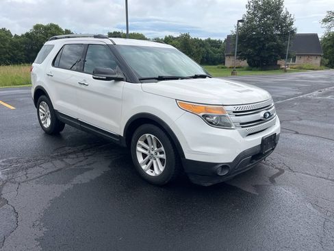 Used 2014 Ford Explorer XLT w/ Equipment Group 202A FWD image 5
