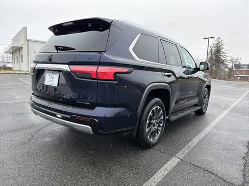 Used 2025 Toyota Sequoia Platinum image 9