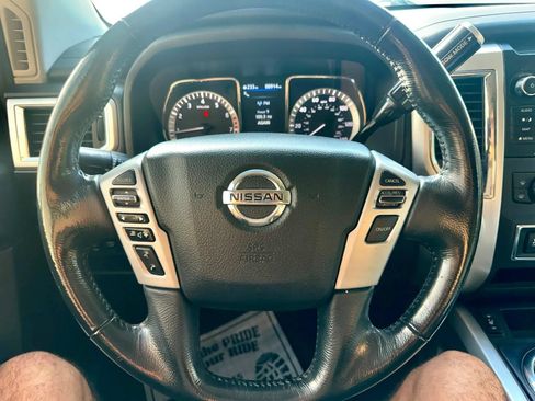 Used 2019 Nissan Titan SV w/ SV Convenience Package RWD image 24