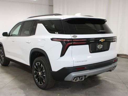 New 2026 Chevrolet Traverse LT w/ Sun and Wheel Package FWD image 7