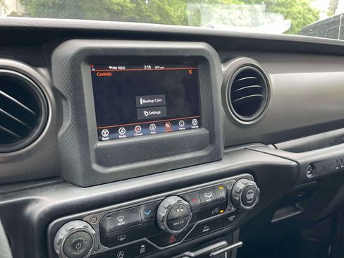 Used 2022 Jeep Wrangler Unlimited Sport AWD/4WD image 25