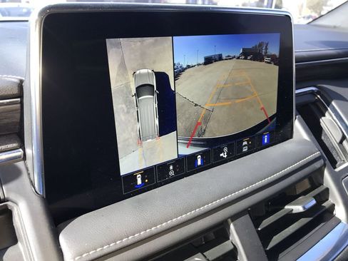 Used 2024 GMC Yukon XL SLT w/ SLT Luxury Package AWD/4WD image 17