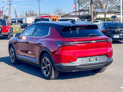 New 2026 Chevrolet Equinox EV LT image 2