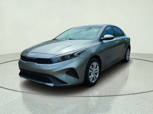 Used 2024 Kia Forte LXS w/ LXS Technology Package FWD image 7