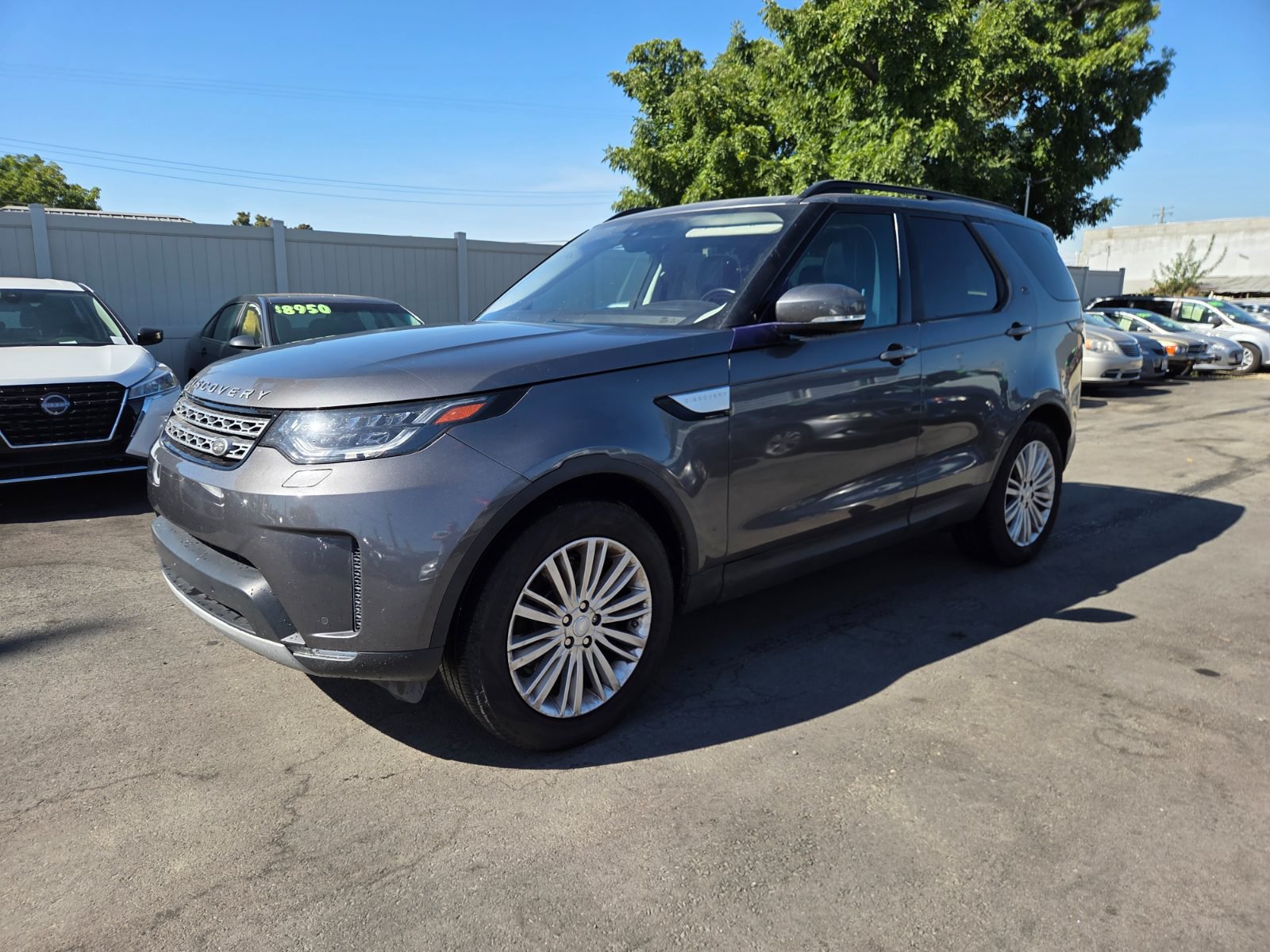 Used 2017 Land Rover Discovery HSE AWD/4WD image 1