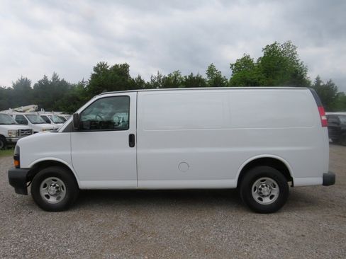 Used 2019 Chevrolet Express 2500 2500 Cargo w/ Driver Convenience Package image 8