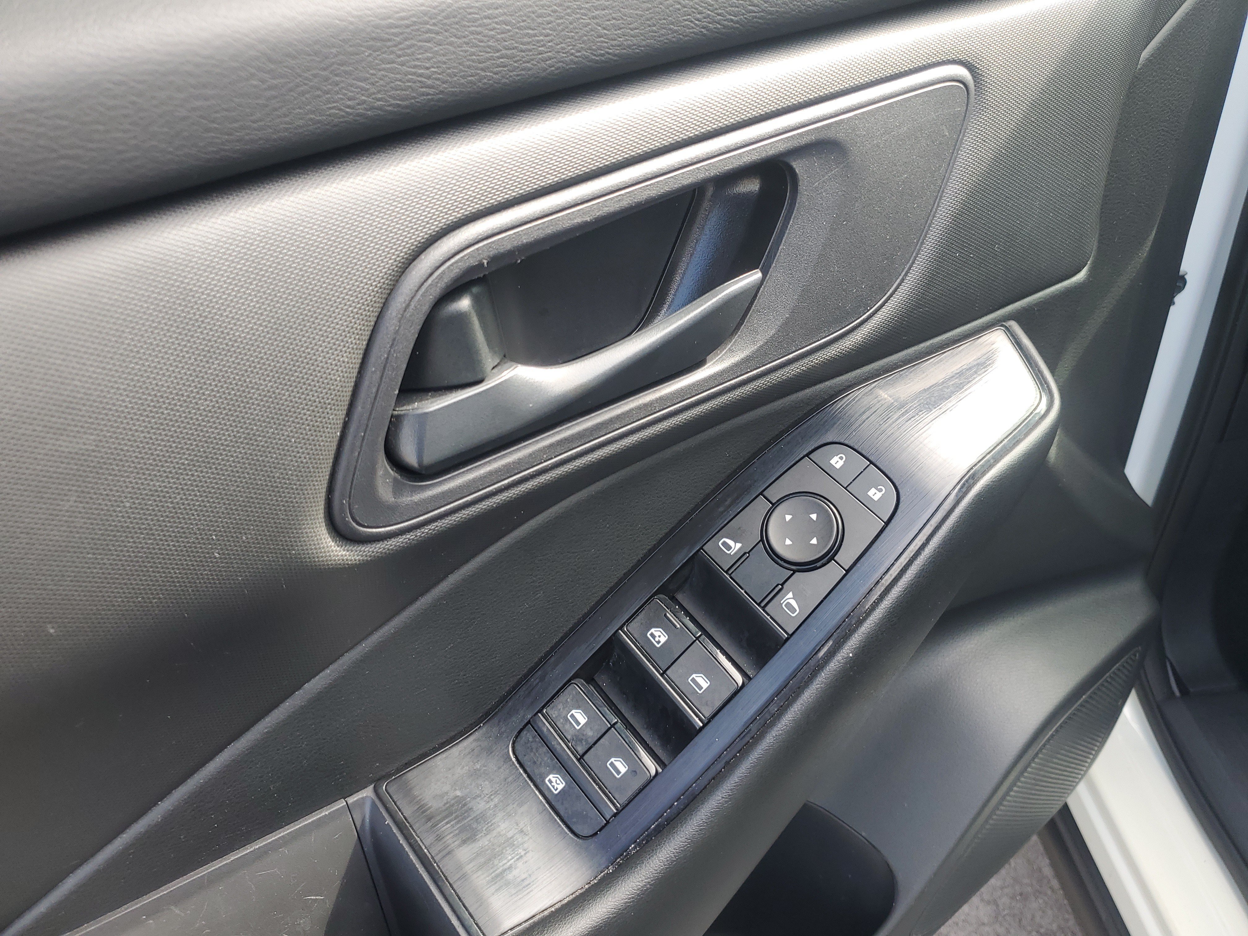 Used 2024 Nissan Rogue S AWD/4WD image 12