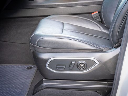 Used 2024 Jeep Wagoneer L Series II w/ Flexible Seating Group image 12