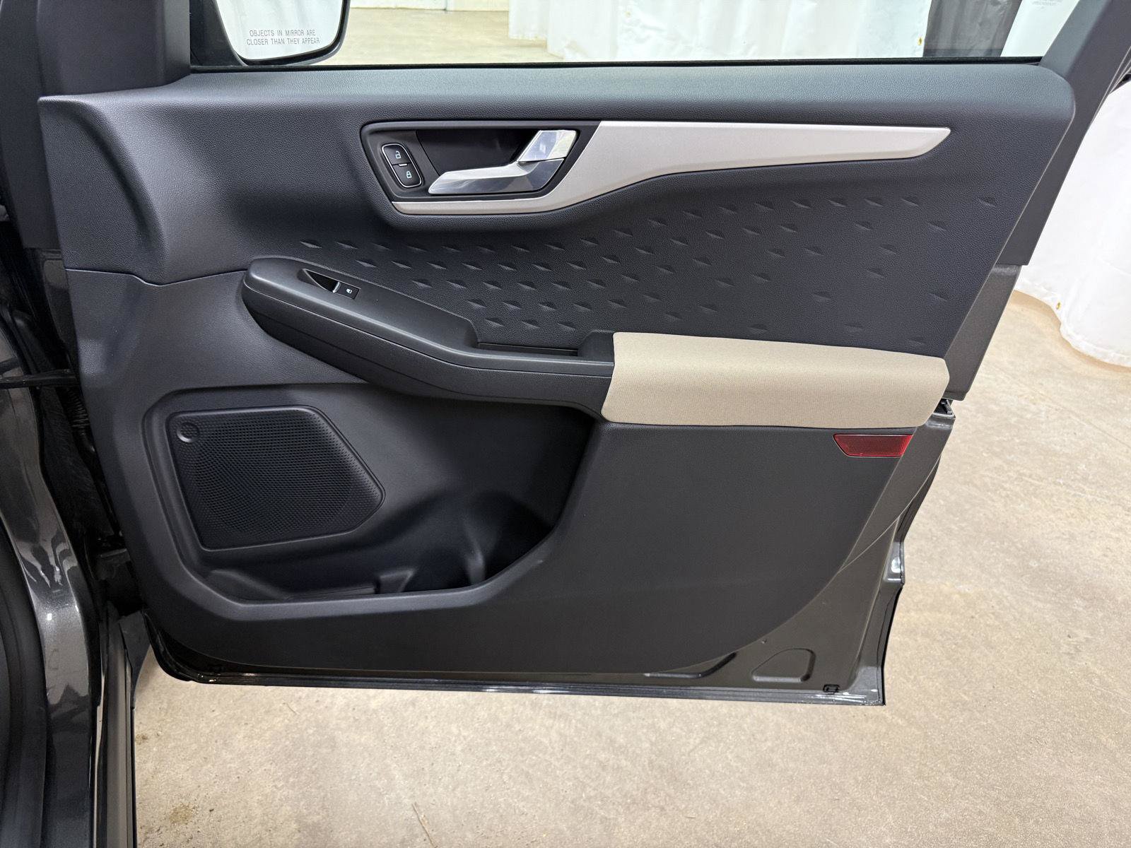 Used 2020 Ford Escape SE AWD/4WD image 32