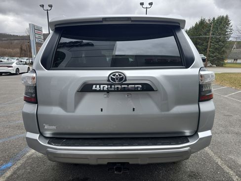Used 2024 Toyota 4Runner TRD Off-Road image 4
