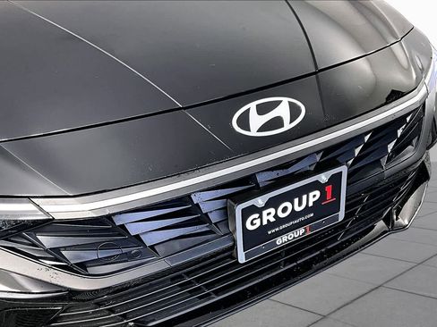 Used 2025 Hyundai Elantra Hybrid FWD image 29