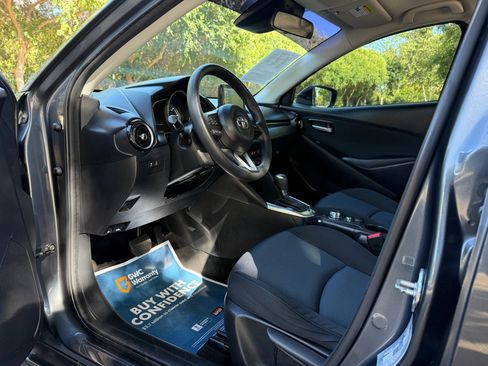 Used 2020 Toyota Yaris LE FWD image 9