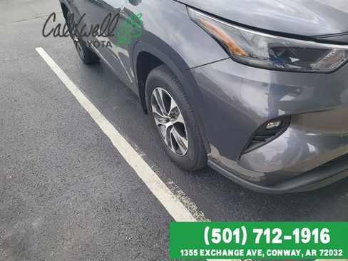 Used 2023 Toyota Highlander XLE FWD image 4