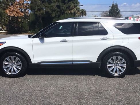 Certified 2022 Ford Explorer Limited w/ Equipment Group 301A image 8