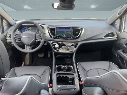 New 2026 Chrysler Pacifica Limited image 17