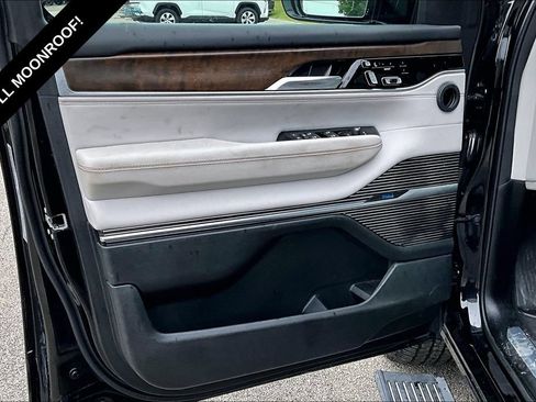 Used 2022 Jeep Grand Wagoneer Series I AWD/4WD image 23