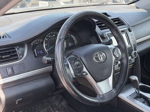 Used 2014 Toyota Camry SE FWD image 2