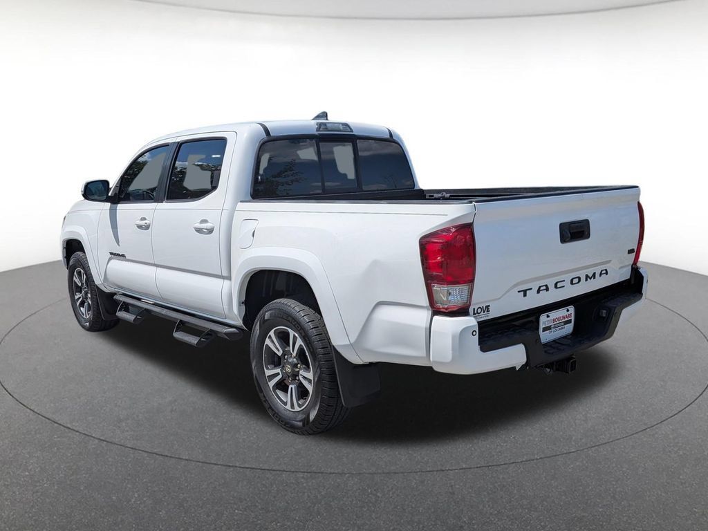 Used 2016 Toyota Tacoma TRD Sport w/ Premium & Technology Package RWD image 3