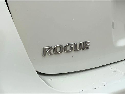 Used 2009 Nissan Rogue SL w/ Leather Pkg image 30