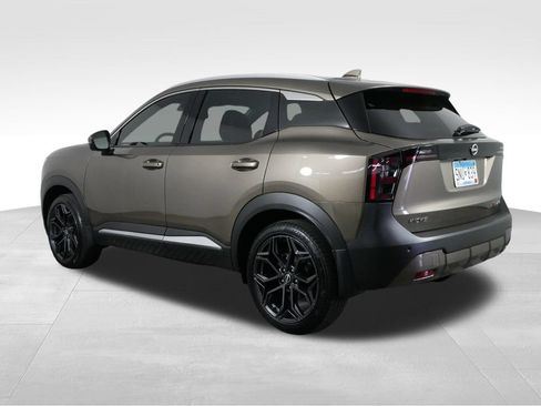 Used 2025 Nissan Kicks SR w/ SR Premium Package AWD/4WD image 8