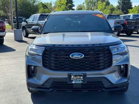 Used 2025 Ford Explorer ST-Line w/ ST-Line Street Pack AWD/4WD image 2