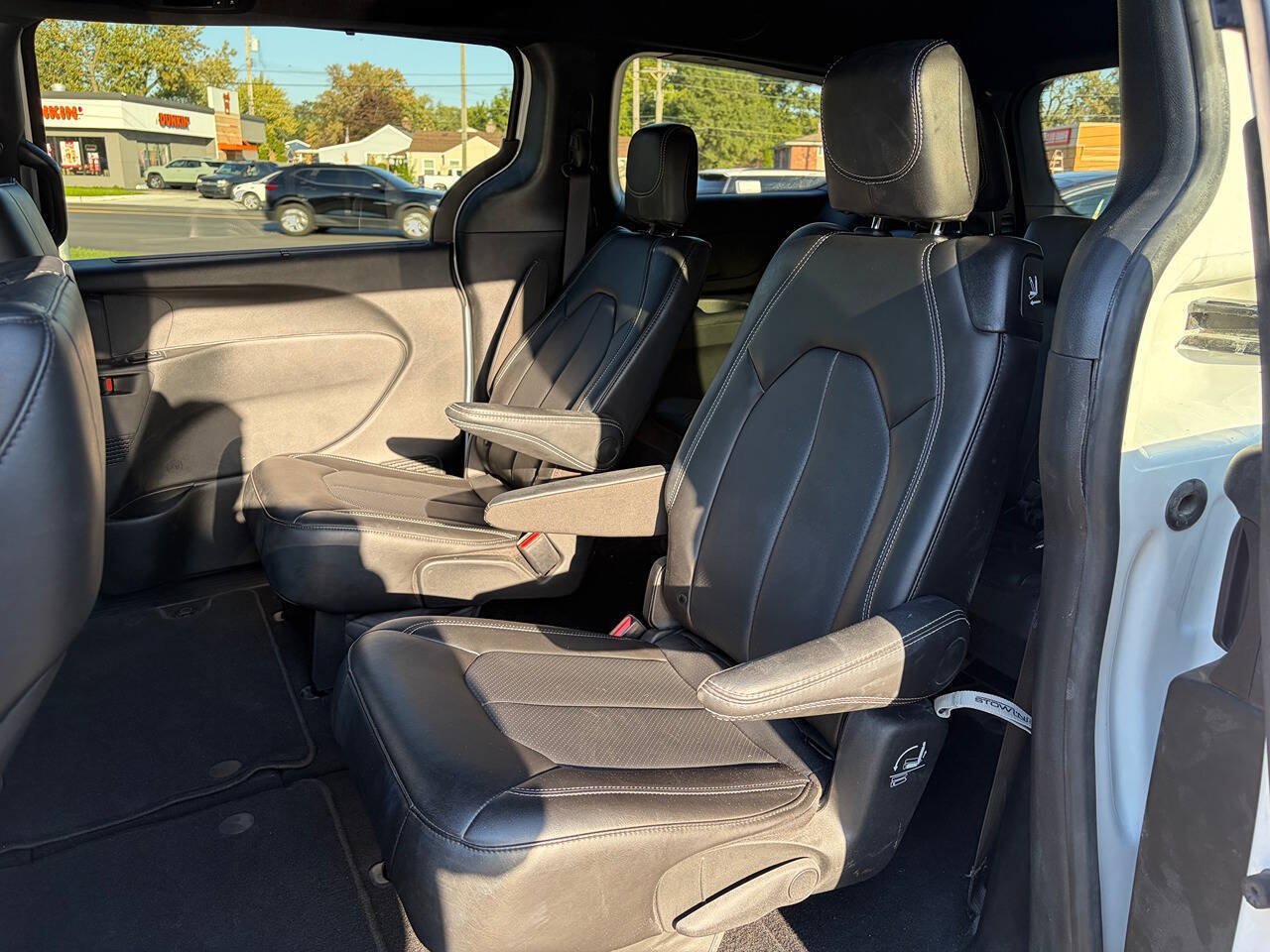 Used 2026 Chrysler Pacifica Select FWD image 15