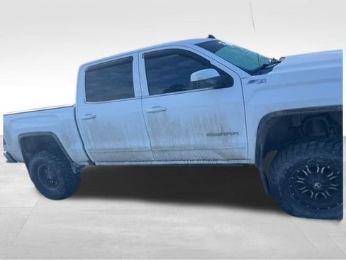 Used 2018 GMC Sierra 1500 SLE image 8