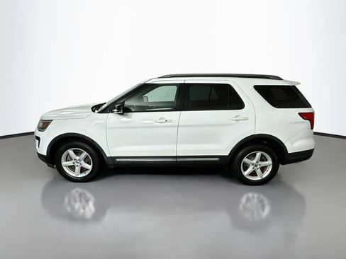 Used 2018 Ford Explorer XLT w/ Equipment Group 201A FWD image 4