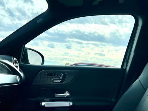 Certified 2021 Mercedes-Benz GLB 250 4MATIC image 18