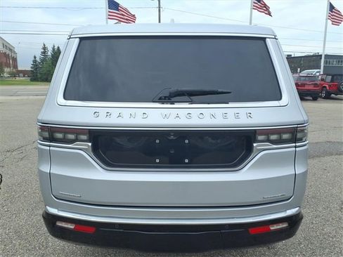Used 2022 Jeep Grand Wagoneer Series II w/ Convenience Group III image 6