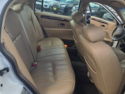 Used 1998 Lincoln Town Car Executive RWD image 15