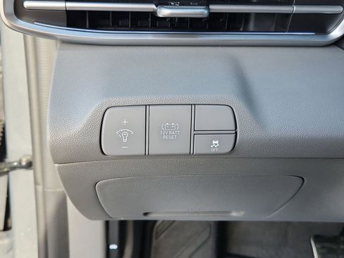 Used 2025 Hyundai Elantra SEL image 24