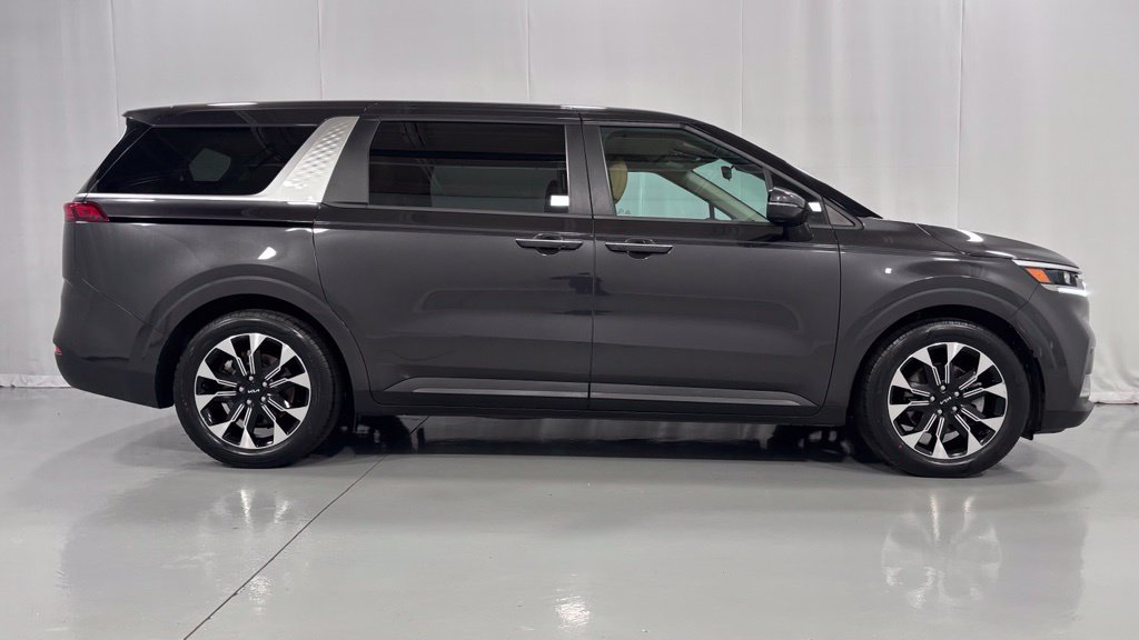 Used 2024 Kia Carnival EX FWD image 5