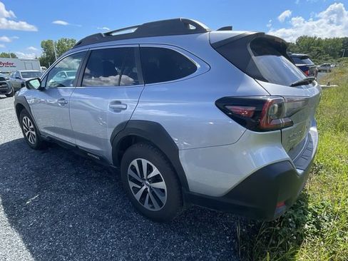 Used 2023 Subaru Outback Premium AWD/4WD image 3