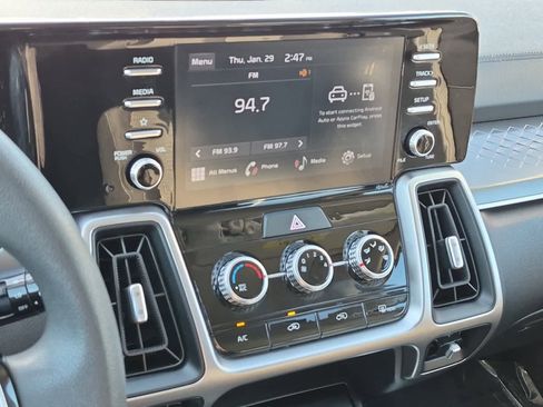 Used 2022 Kia Sorento LX image 14