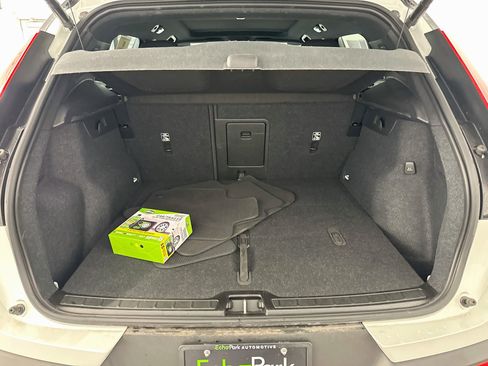 Used 2023 Volvo XC40 Recharge Ultimate AWD/4WD image 31