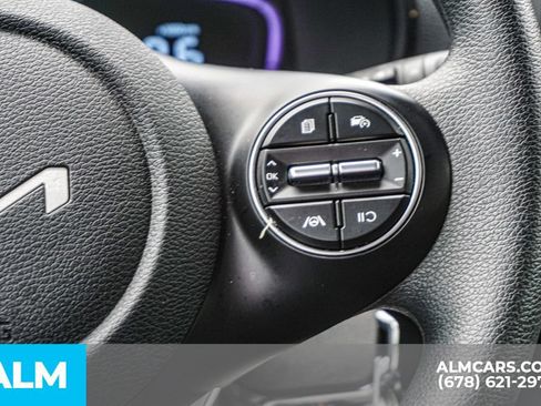 Used 2025 Kia Soul LX w/ LX Technology Package FWD image 30
