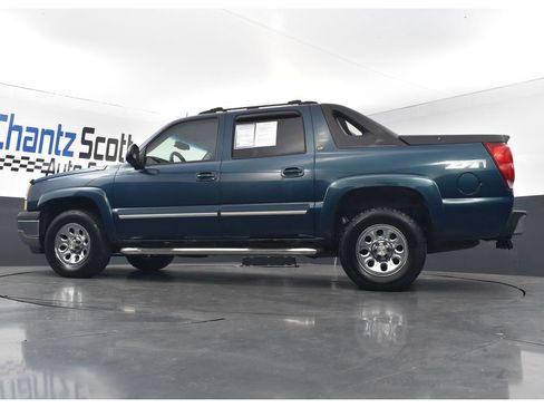 Used 2005 Chevrolet Avalanche Z71 w/ Sun And Sound Package image 19