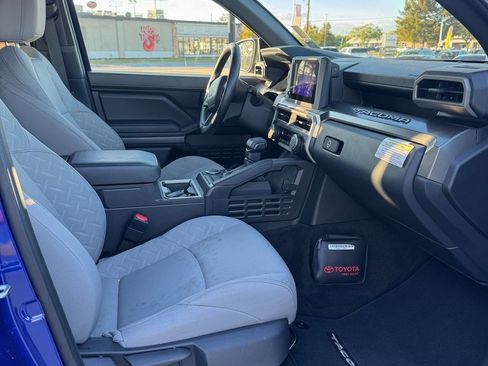 Used 2025 Toyota Tacoma SR5 image 9